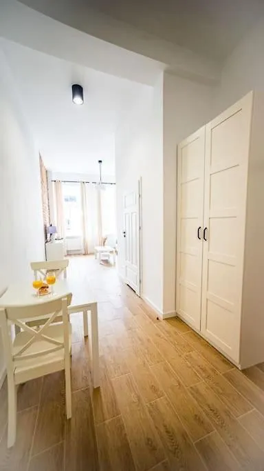 Stylish Apartment In Warszawa
